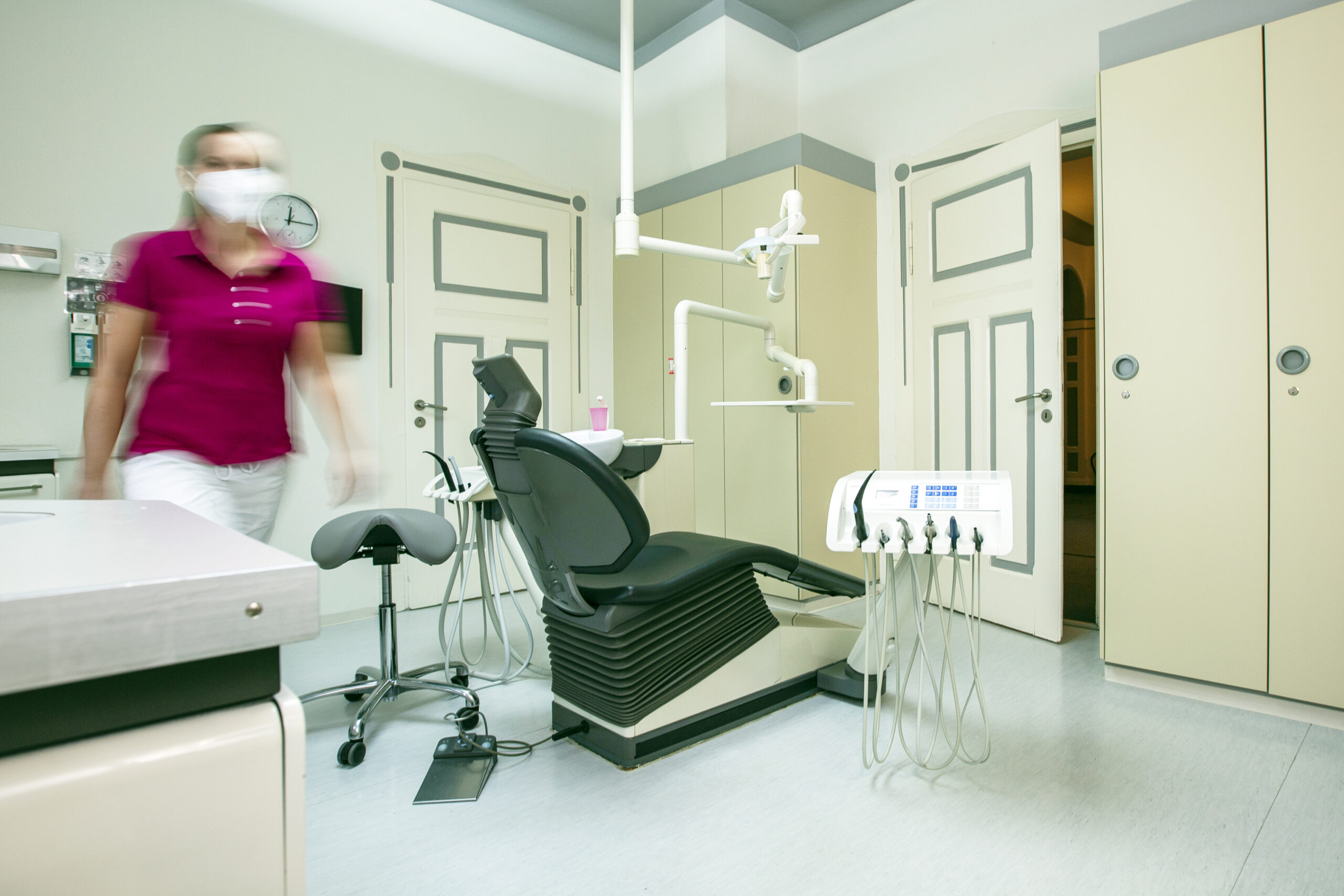 Zahnarztpraxis Dr. Julia Plomin, Behandlungsraum. Foto: (c) Nicole Schäfler